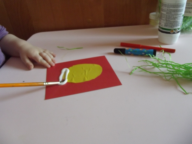 Цыпленок в траве . Цыпленок в траве .