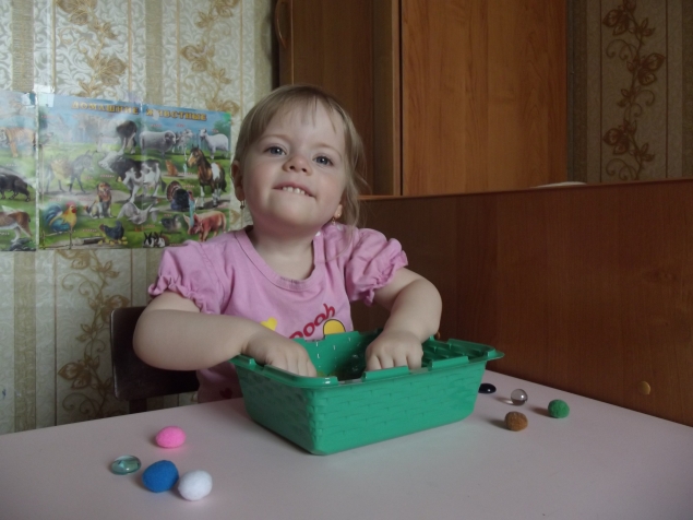 Коробка с камнями . Коробка с камнями .