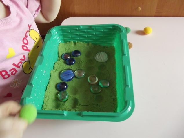 Коробка с камнями . Коробка с камнями .