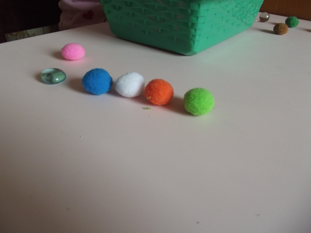 Коробка с камнями . Коробка с камнями .