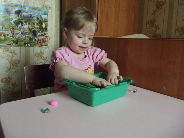 Коробка с камнями . Коробка с камнями .