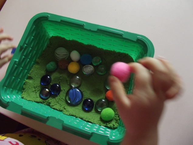 Коробка с камнями . Коробка с камнями .