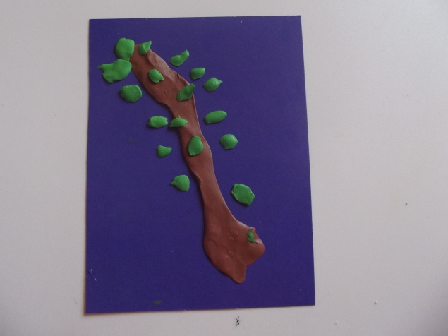 Дерево весной .