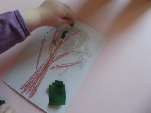 Дерево с листочками . Дерево с листочками .