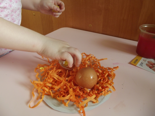 Гнездо с цыплятами .