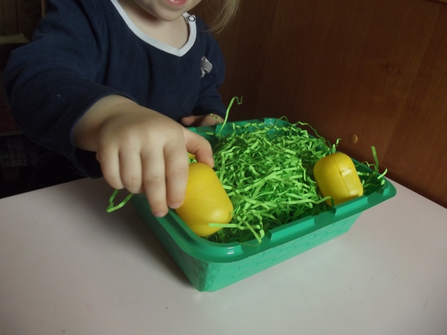 Яйца в траве . Яйца в траве .