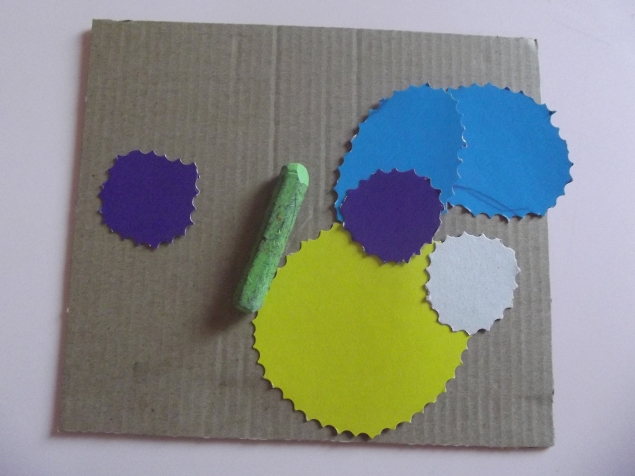 Аппликация из цветного картона .