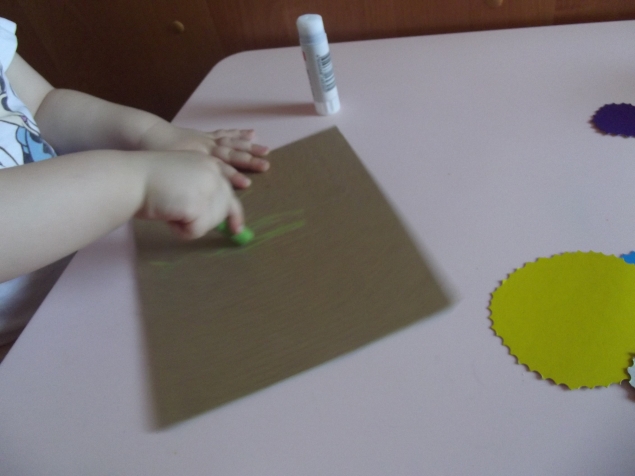 Аппликация из цветного картона .