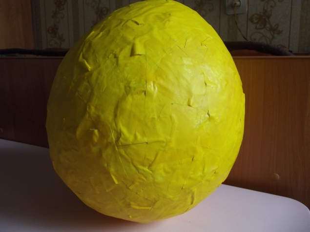 Гигантское яйцо .