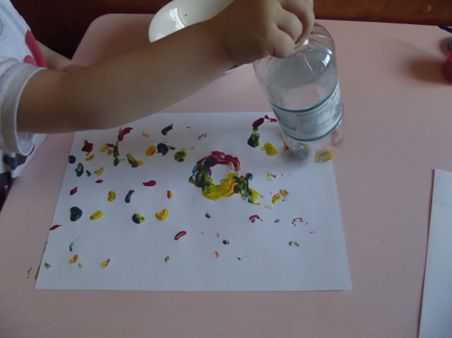 Рисование бутылкой . Рисование бутылкой .