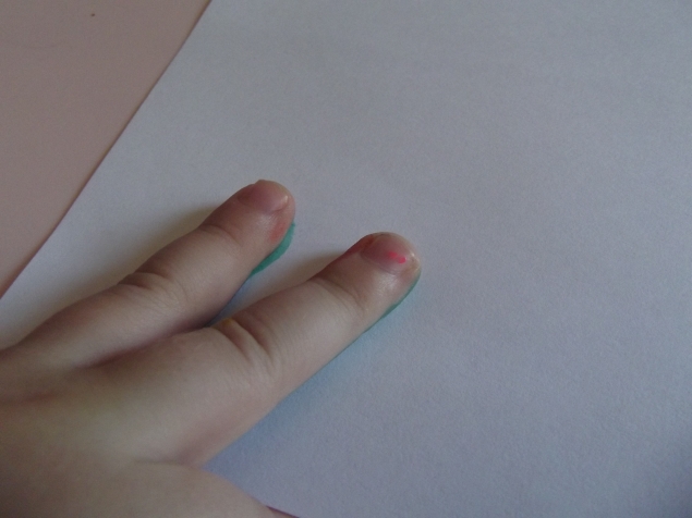 Рисуем пальчиками .