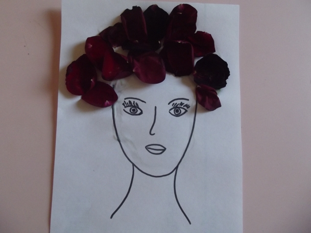 Аппликация из лепестков .