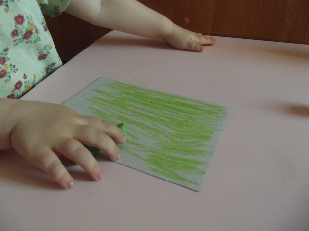 Разноцветная гусеница . Разноцветная гусеница .