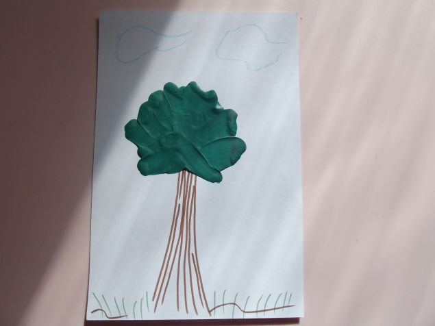 Яблоня из пластилина .