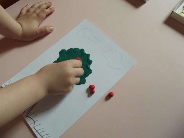 Яблоня из пластилина .