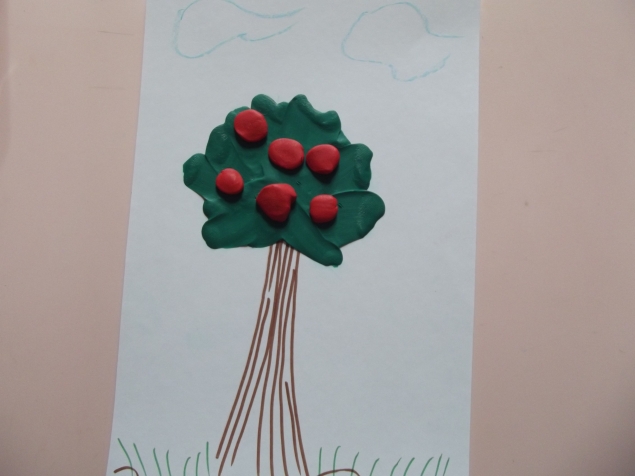 Яблоня из пластилина .