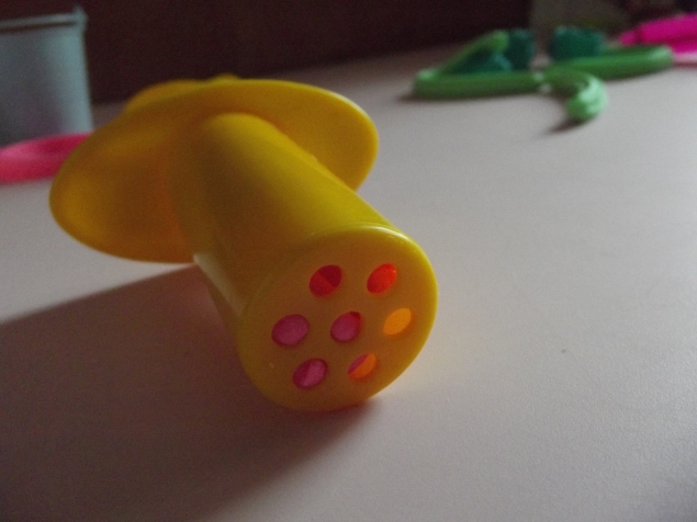 Пластилиновые червячки . Пластилиновые червячки .