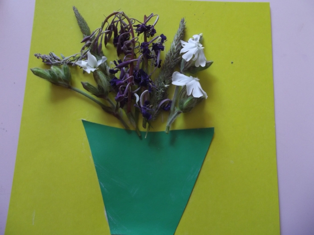 Ваза с цветами .