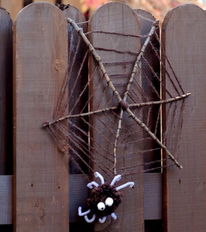 Паучок на паутине