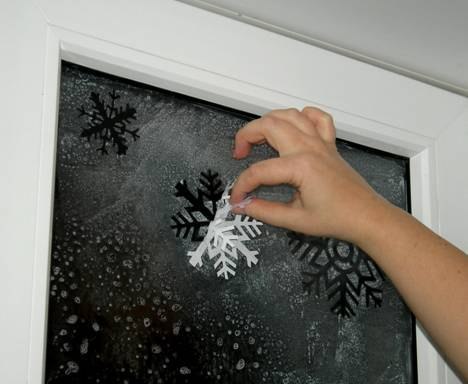 Снежинки - украшаем окна