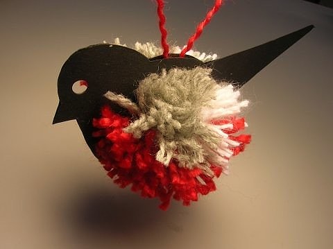 Птичка из помпонов