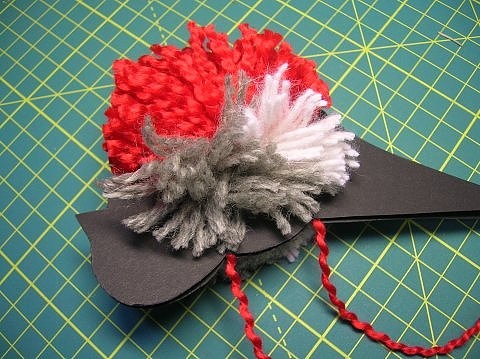 Птичка из помпонов