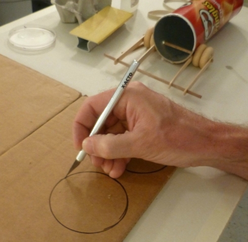 Делаем машинку из подручных материалов