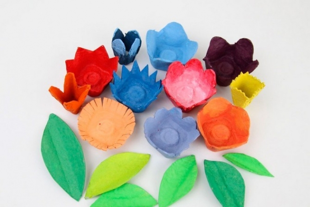 Цветы из яичных лотков Цветы из яичных лотков