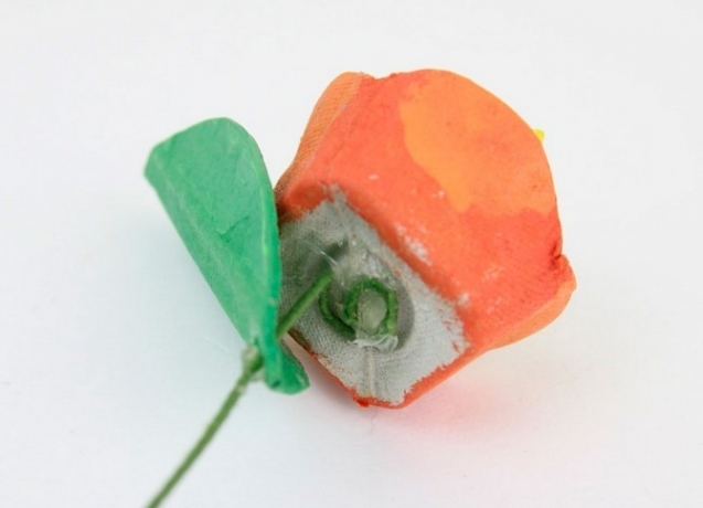 Цветы из яичных лотков Цветы из яичных лотков