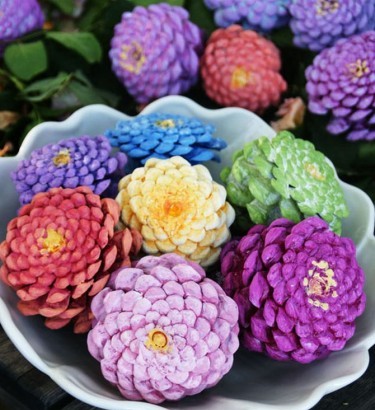 Цветы из шишек