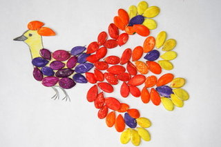 Делаем собственную мозаику из семян тыквы.