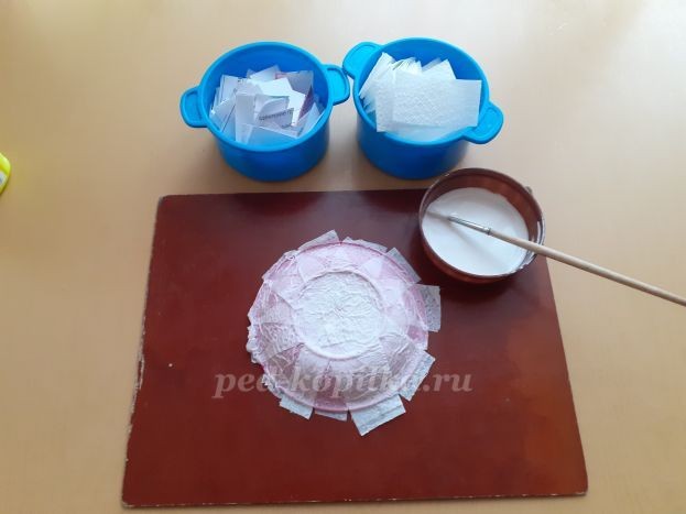 Тарелочка в технике папье-маше