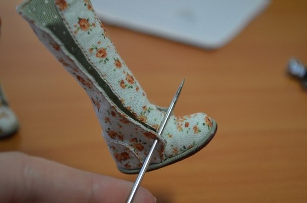 Сапожки для куклы: мастер-класс