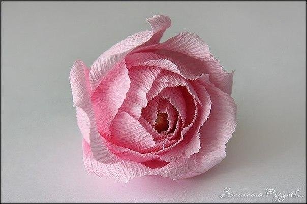 Букет роз из конфет и гофрированной бумаги