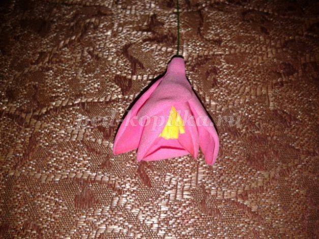 Крокусы из фоамирана детскими руками: часть 2 Крокусы из фоамирана детскими руками: часть 2