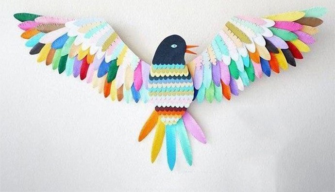 ​Разноцветная птичка