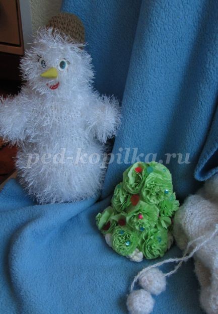 Ёлка из салфеток детскими руками: новогодний мастер-класс, часть 4