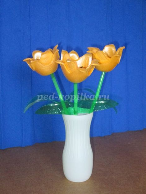 Изготовление тюльпанов из бросового материала: часть 3