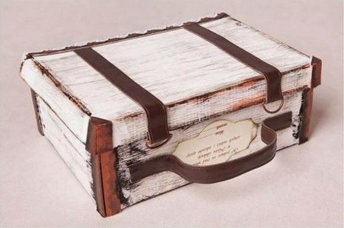 Волшебный чемоданчик из картонной коробки