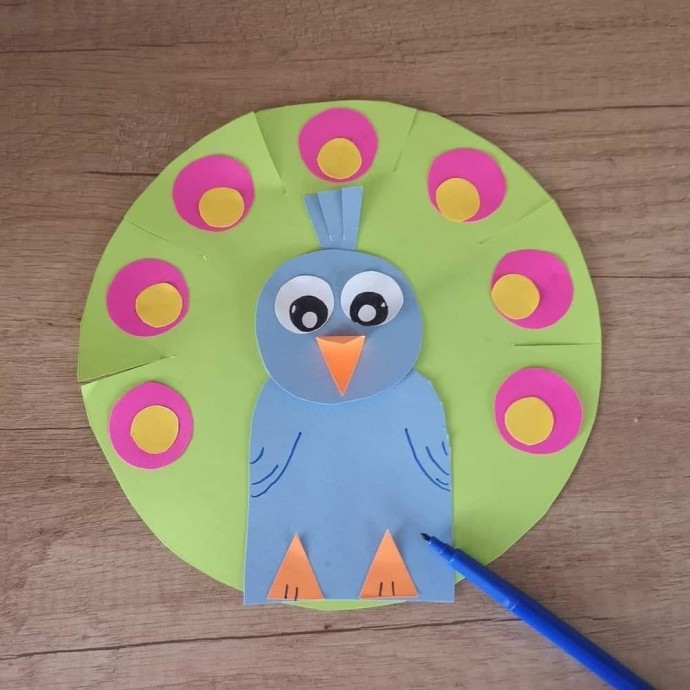 ​Павлин из цветной бумаги