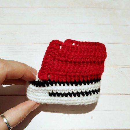 Вяжем обувь для игрушек "конверсы" крючком Вяжем обувь для игрушек "конверсы" крючком