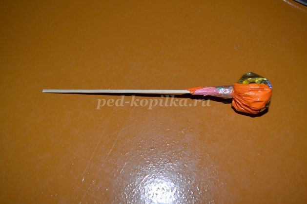 Букет тюльпанов из конфет: часть 1