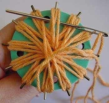 Цветок на картонной шестеренке Цветок на картонной шестеренке