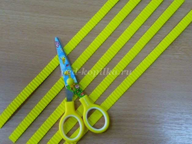 Мышка из гофрированного картона в технике квиллинг: часть 1