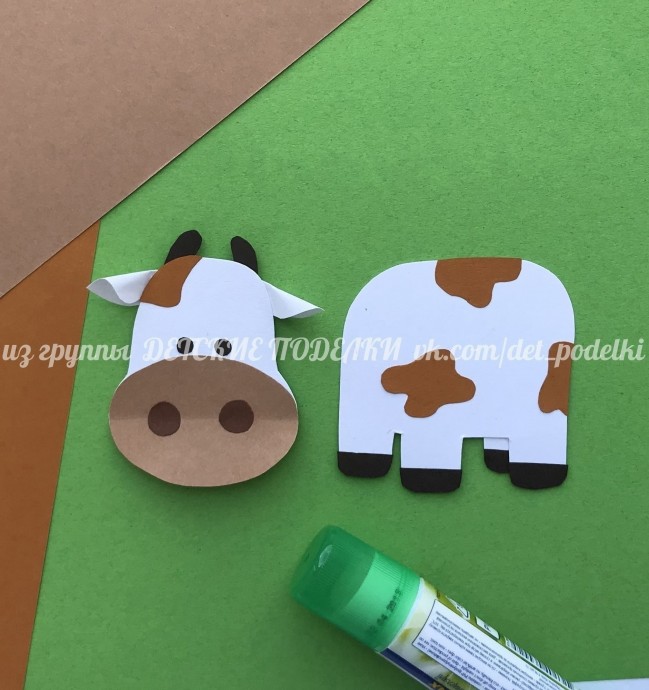 ​Коровка на лугу