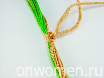 Плетеная фенечка с ромбиками
