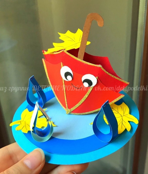 Зонтик в лужице