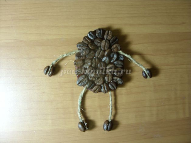 Магнит "Овечка" из кофейных зерен детскими руками: мастер-класс, часть 2