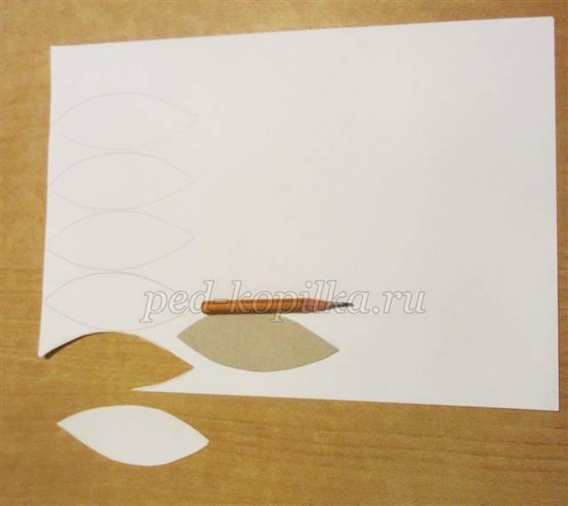 Лилия из бумаги детскими руками