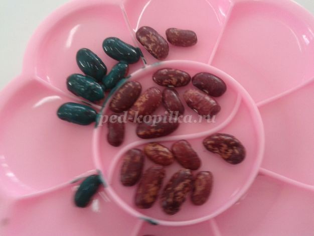 Аппликация из макарон, фасоли и пшена: "Еловый лес" Аппликация из макарон, фасоли и пшена: "Еловый лес"